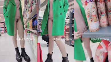 推特极限露出，长腿女神【浅浅GI9ZA】订阅，人前，公共场合，各种社死露出，诱惑农村老头 (14)