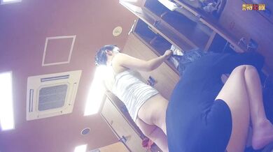 11月新流温泉洗浴中心女宾换衣间内部场景真实偷拍 环肥燕瘦各种小姐姐少妇亮点不断年轻怀孕小媳妇奶子又圆又大又挺